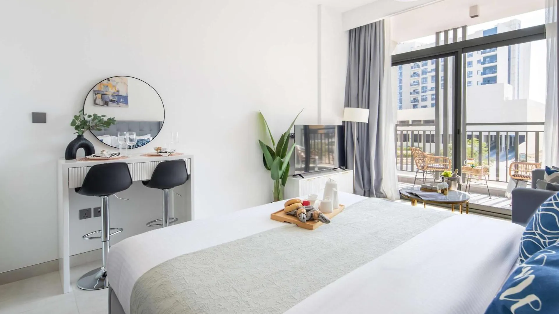 Frank Porter - Legacy By Sunrise Dubai Apartment