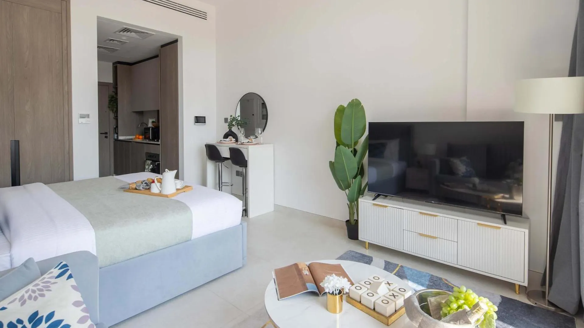 Frank Porter - Legacy By Sunrise Dubai Apartment
